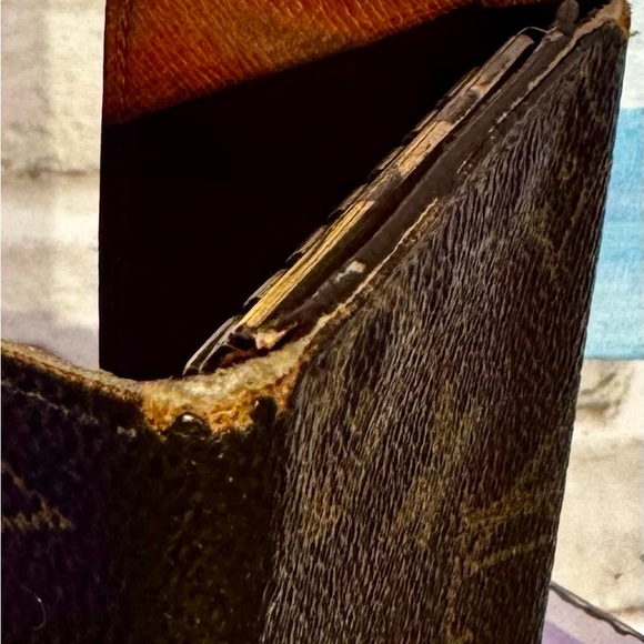 Louis Vuitton 6 Key Holder - Picture 8 of 8